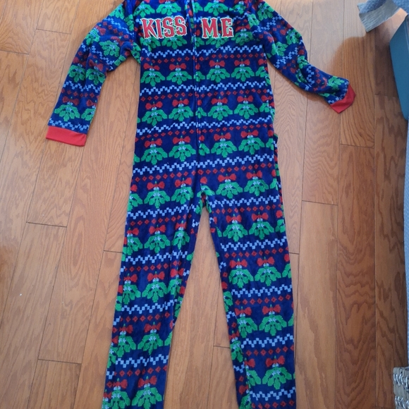 MISTLETOE ONESIE PAJAMAS - Picture 7 of 16